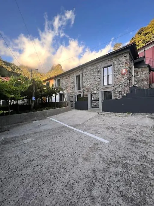 Roots Guesthouse- B São Vicente 0*,  Πορτογαλία