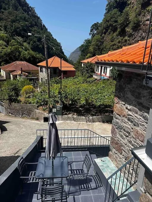Roots Guesthouse- B São Vicente